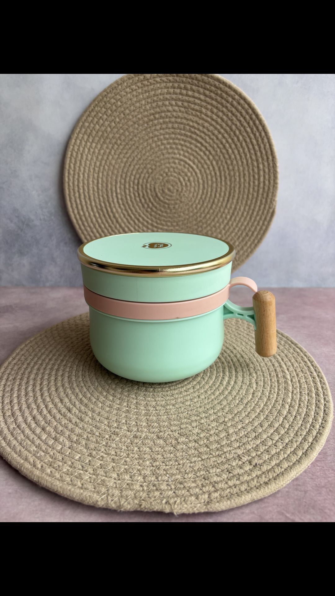 Luxe Round Bento Stainless Steel Wooden Handle Lunchbox